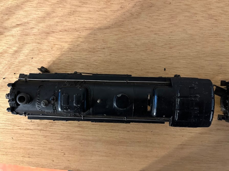 Lionel Train Set, Engine 2026, 027 Good condition