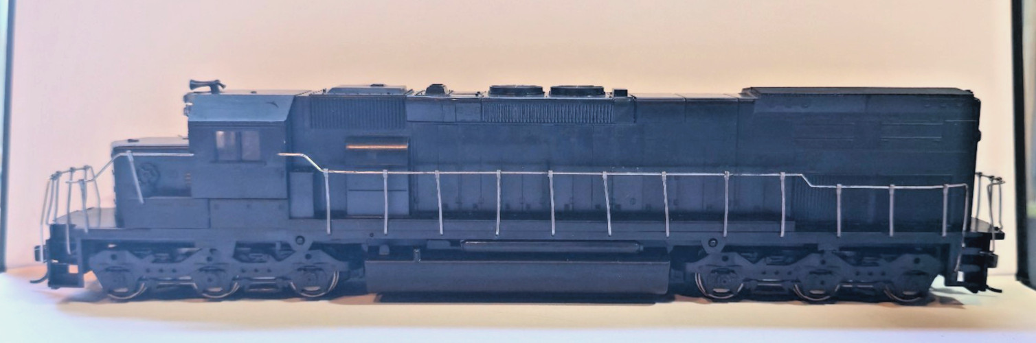 Athearn HO Undecorated SD40-2 Knuckle Couplers Metal Handrails Tested Good C-8