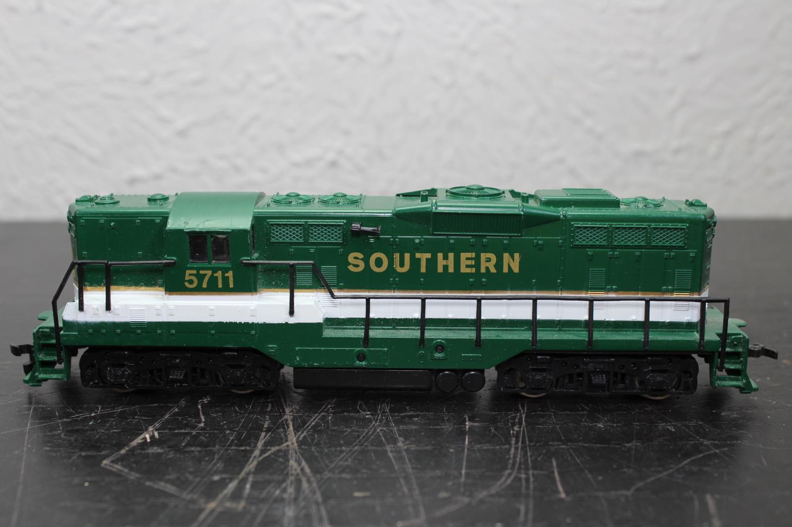 LIONEL SOUTHERN DIESEL ENGINE RD# 5711 8in W/ Green Truck