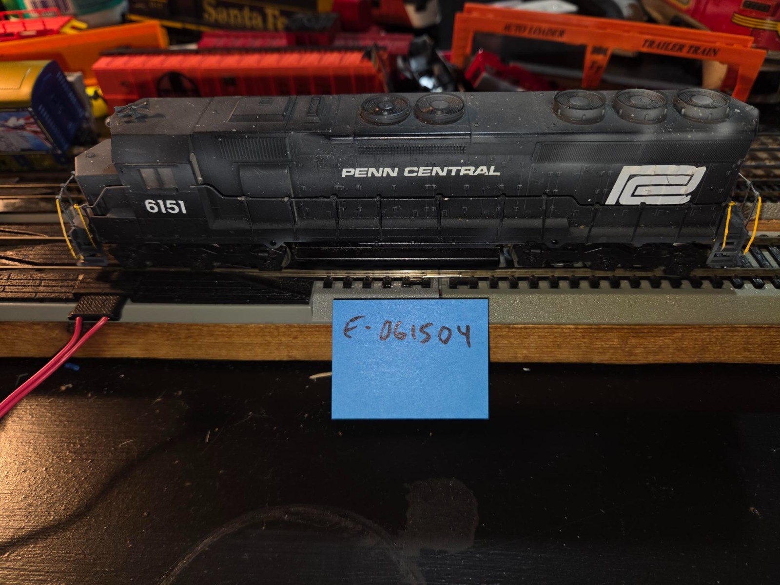 PENN CENTRAL DIESEL, HO GUAGE, SEE PHOTOS AND TEST VIDEO, RUNS WELL
