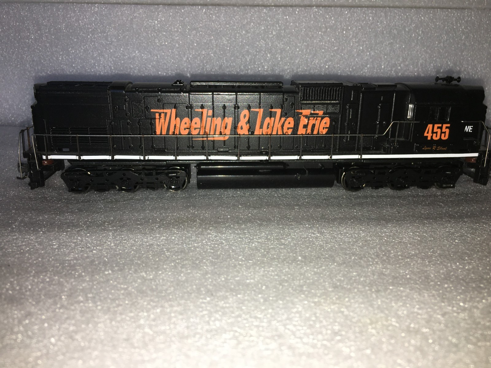 HO TYCO Custom painted Wheeling & Lake Erie C630 Shell, Bachmann Chassis