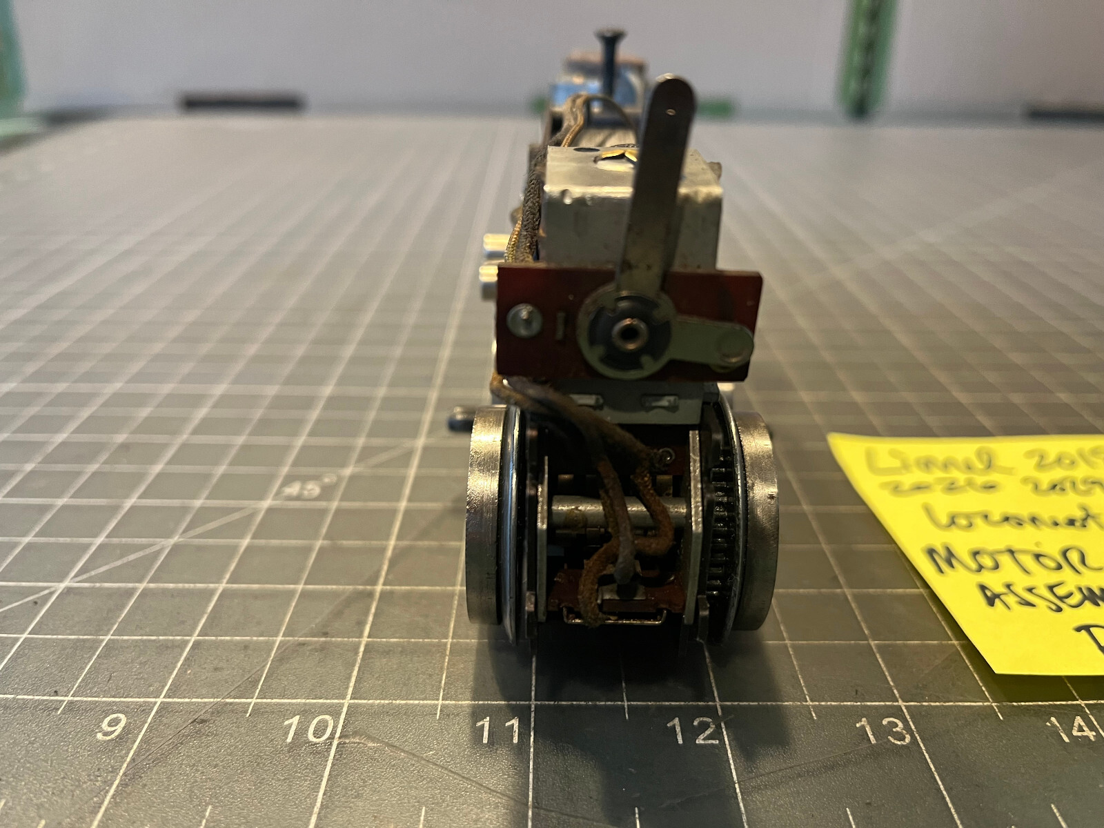 Lionel Train Locomotive 2026 SIX WHEEL MOTOR ASSEMBLY SMOKE UNIT RUNS PART LOT E