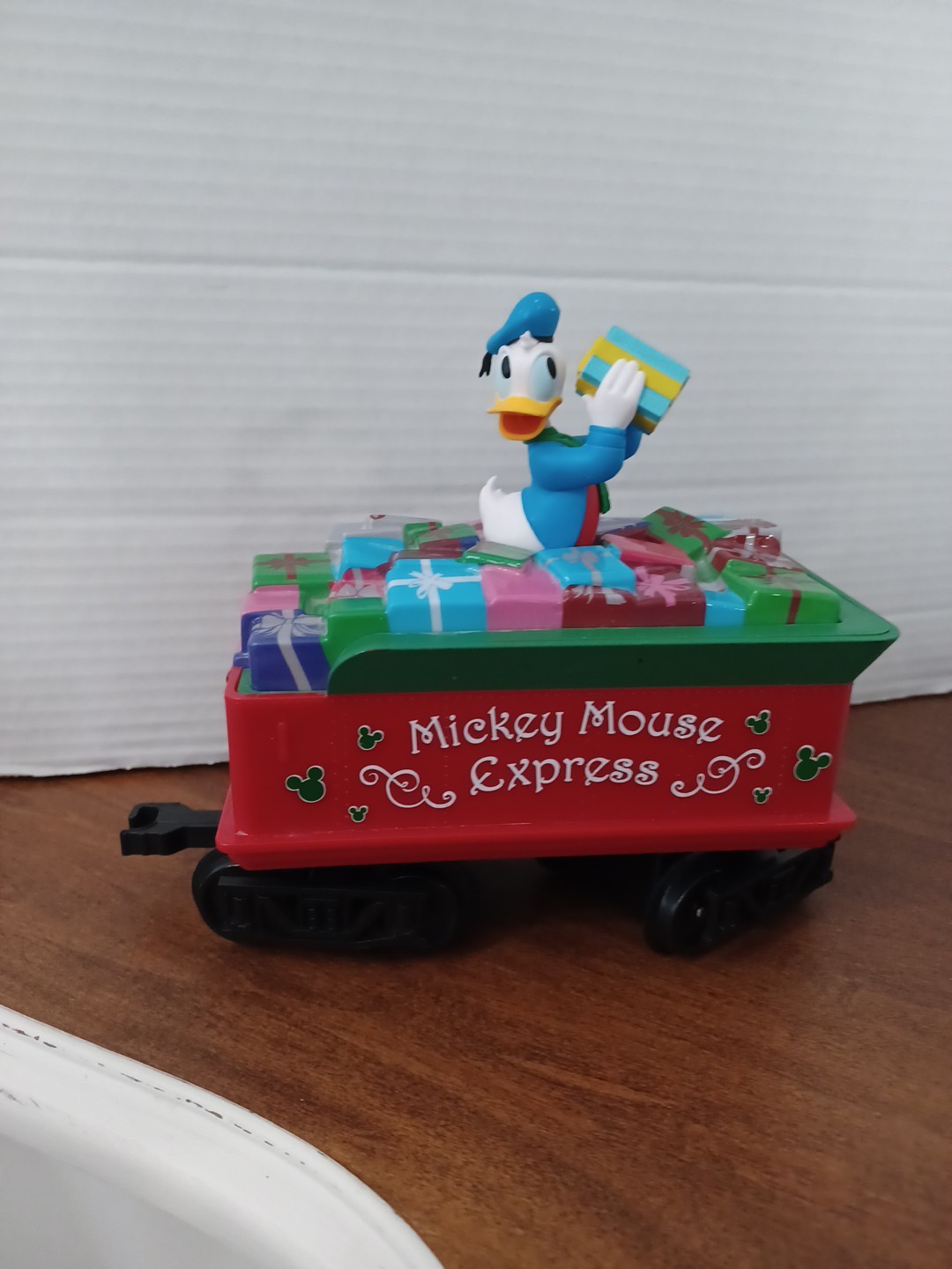 Lionel Ready to Play Disney Mickey Mouse Express Donald Duck Tender Car