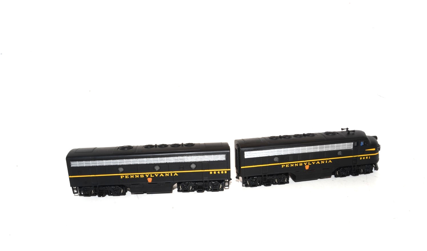 Bachmann Plus EMD F7A & EMD F7B PRR#9651A PRR #9648B No. 31215 No. 31217 NOS