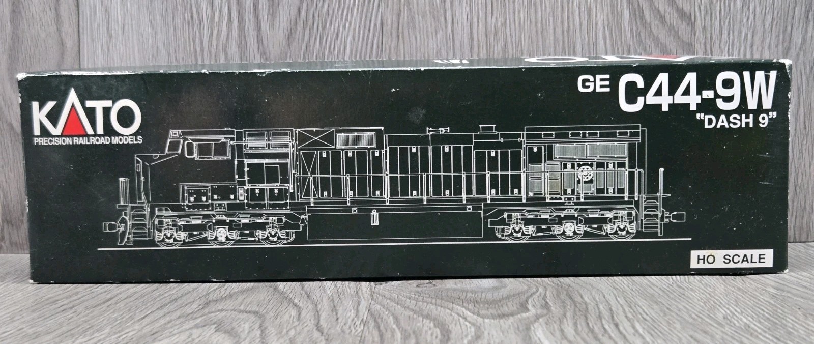 KATO SANTA FE #653 GE C44-9W “DASH 9” DIESEL LOCOMOTIVE