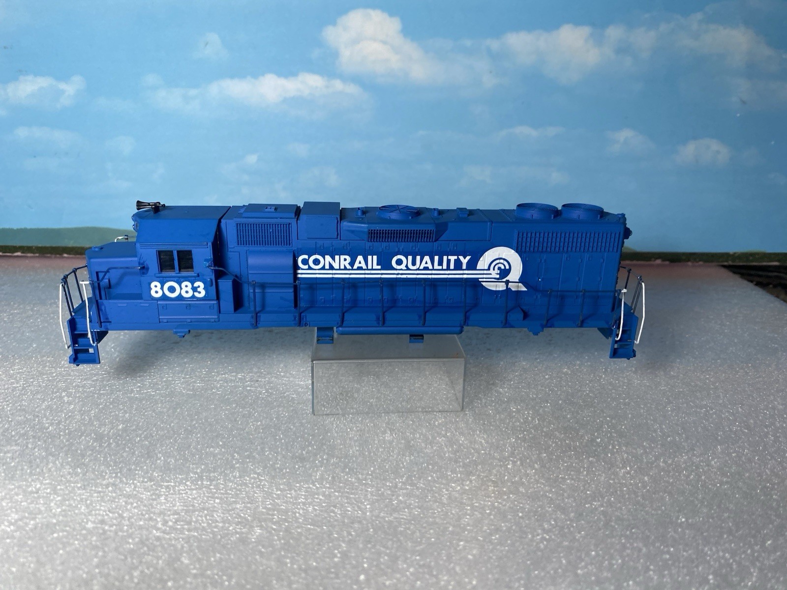 HO Athearn BB EMD GP38-2 Conrail Body Shell Only w/Handrails & Glass. CR**READ**