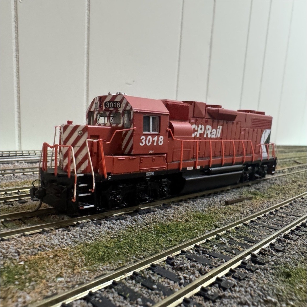 CP Rail GP38-2 DC HO Scale Diesel Locomotive #3018 Model Railroad Bachmann