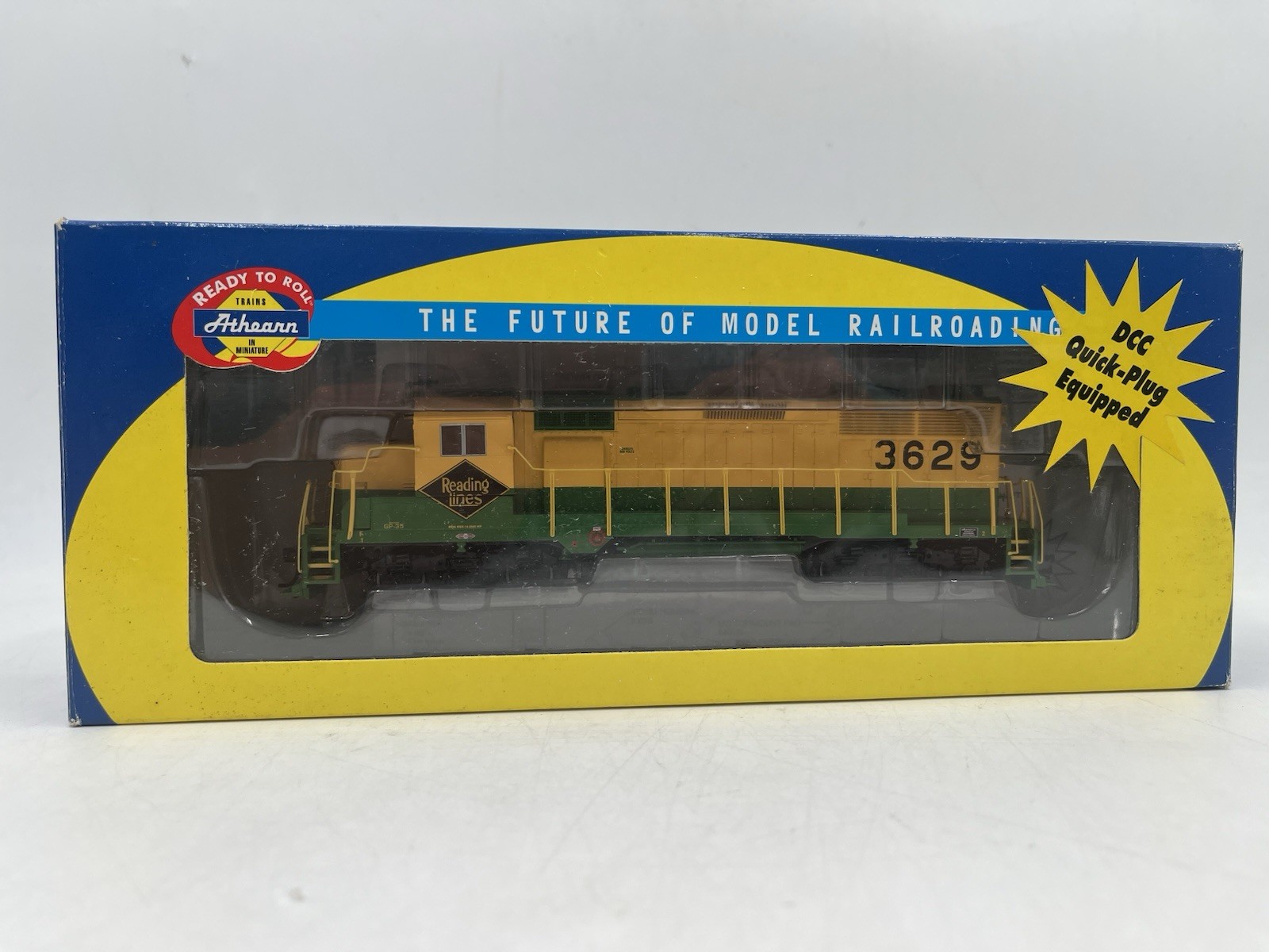 HO Scale Athearn RTR 91719 Reading Line GP35 Diesel Cab 3629 DCC