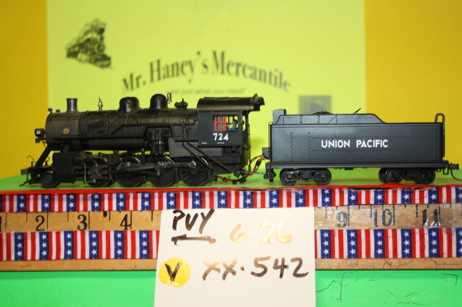 HO Scale Bachmann Spectrum *UNION PACIFIC 2-8-0 Locomotive #724 & Tender