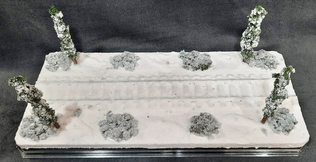 O SCALE – 16″ SINGLE TRACK – “WINTER SCENE” DISPLAY CASE- FOR ANY O SCALE TRAINS