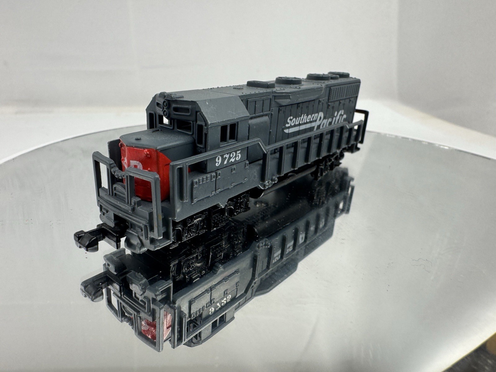 Vintage Southern Pacific 9725 Locomotive Train No. 418 High Speed