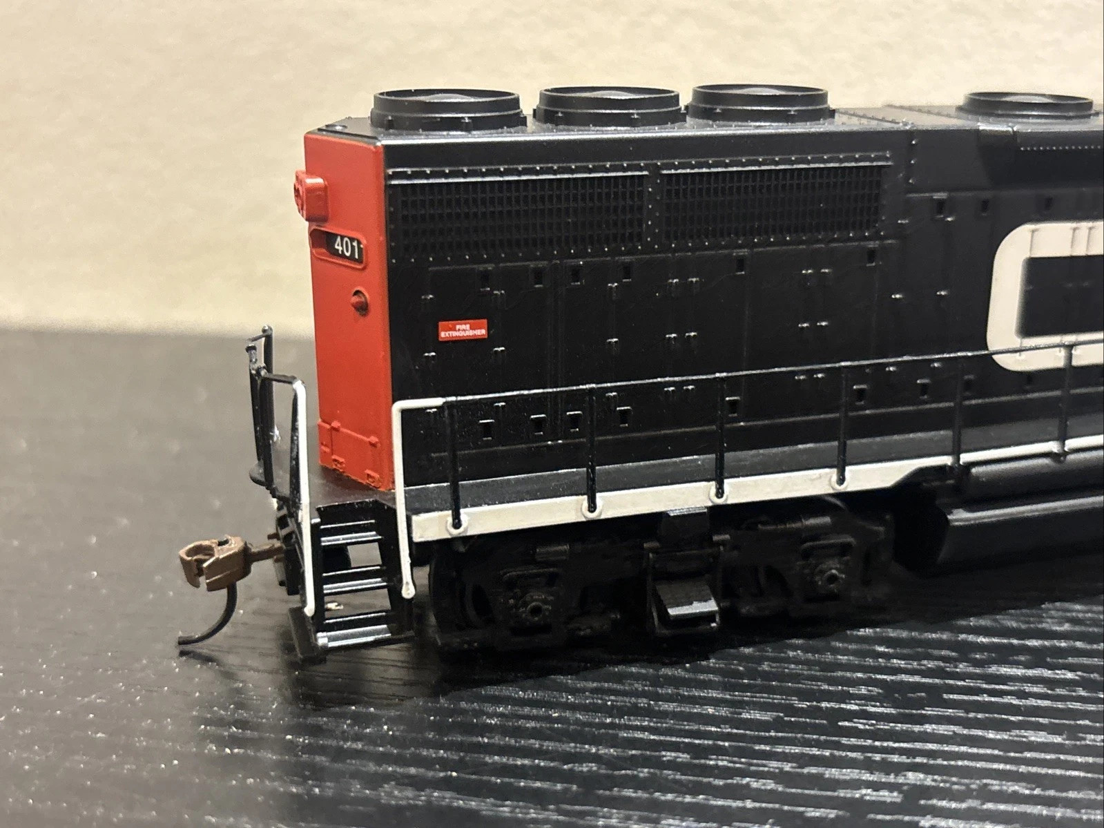 Bachmann HO Scale 60315 EMD GP40 Canadian National CN #4011 DCC On Board – NIB