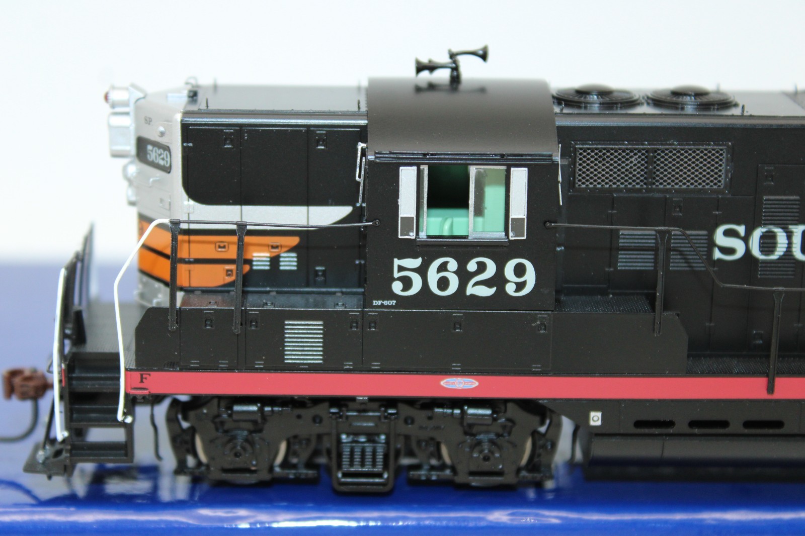 Athearn Genesis HO Southern Pacific Black Widow GP9 Diesel Locomotive DCC Sound