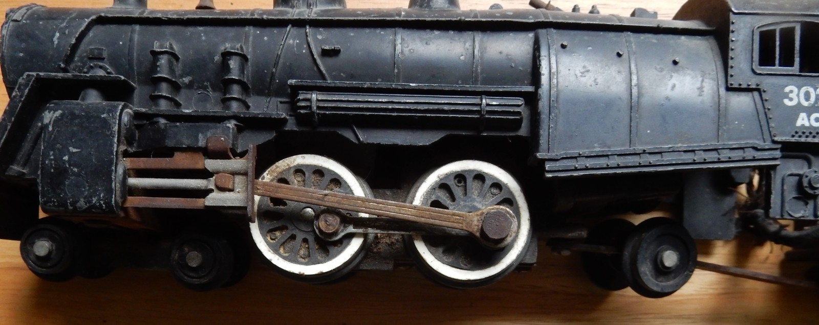 Vintage Am. Flyer 302 AC Steam Locomotive and Tender – Untested, For Parts