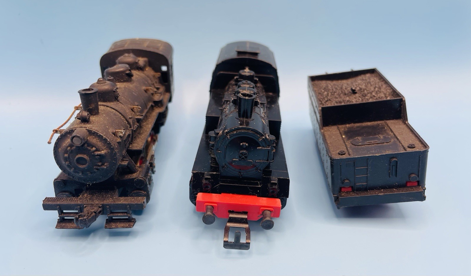 2x HO Gauge 0-4-0 Steam Locomotives + Tender (PIKO, SNCF) Untested / Parts Only