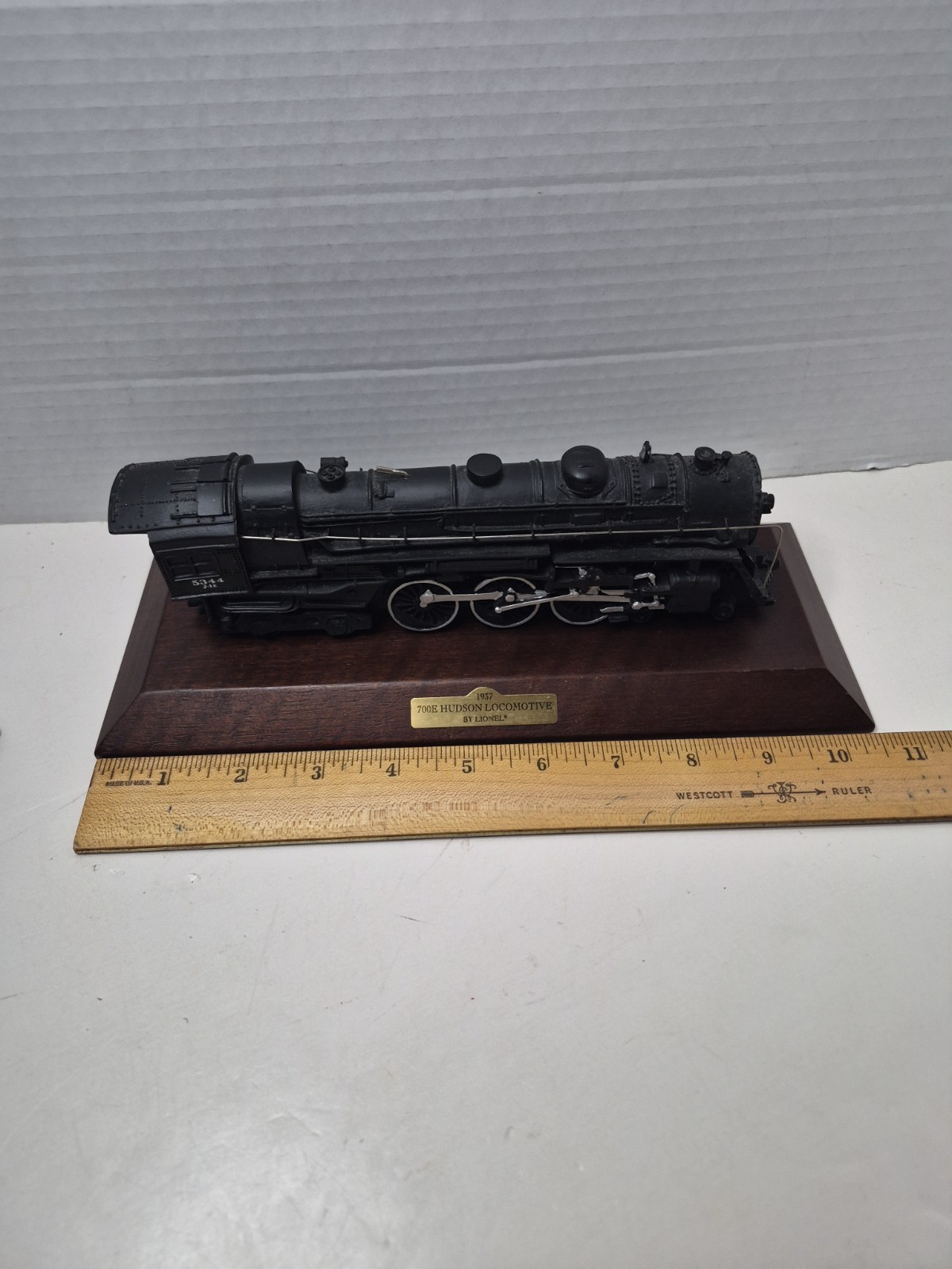 1993 Avon Collectible 1937 700e Hudson Locomotive Train With Base