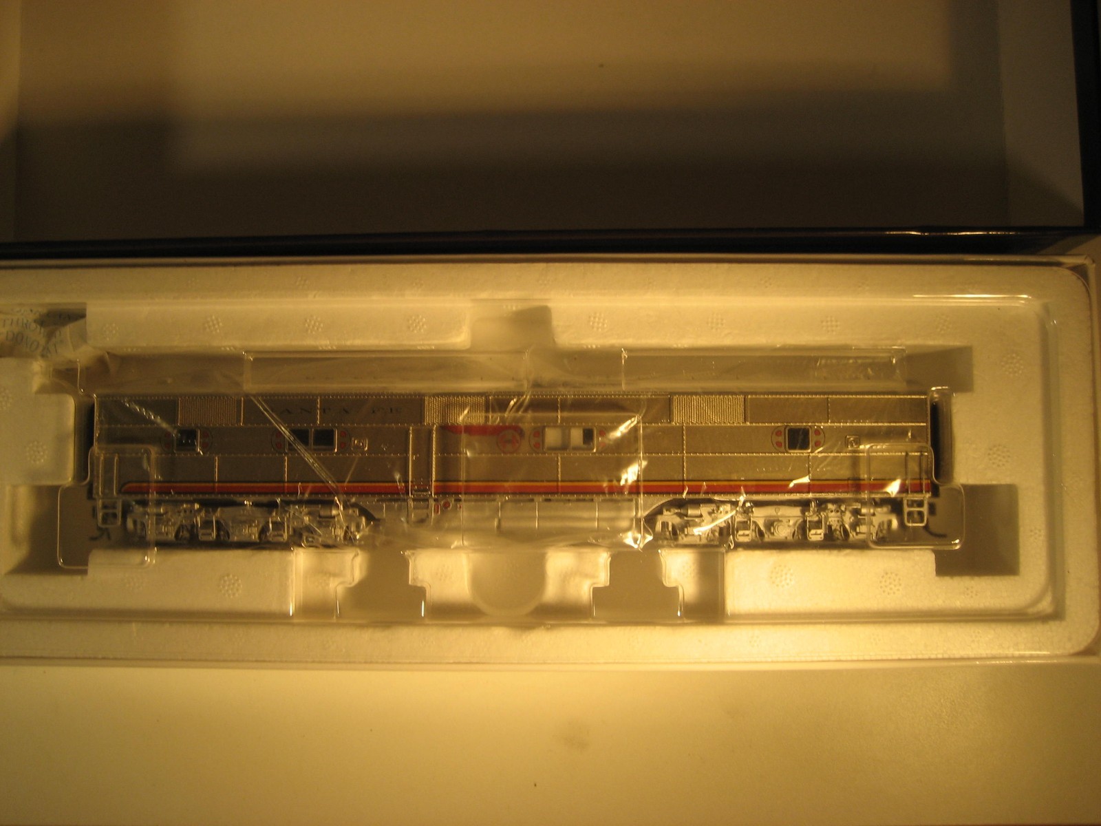 Broadway Ltd. HO #5396 EMD E6B Atchison, Topeka & Santa Fe Warbonnet AT&SF #12A