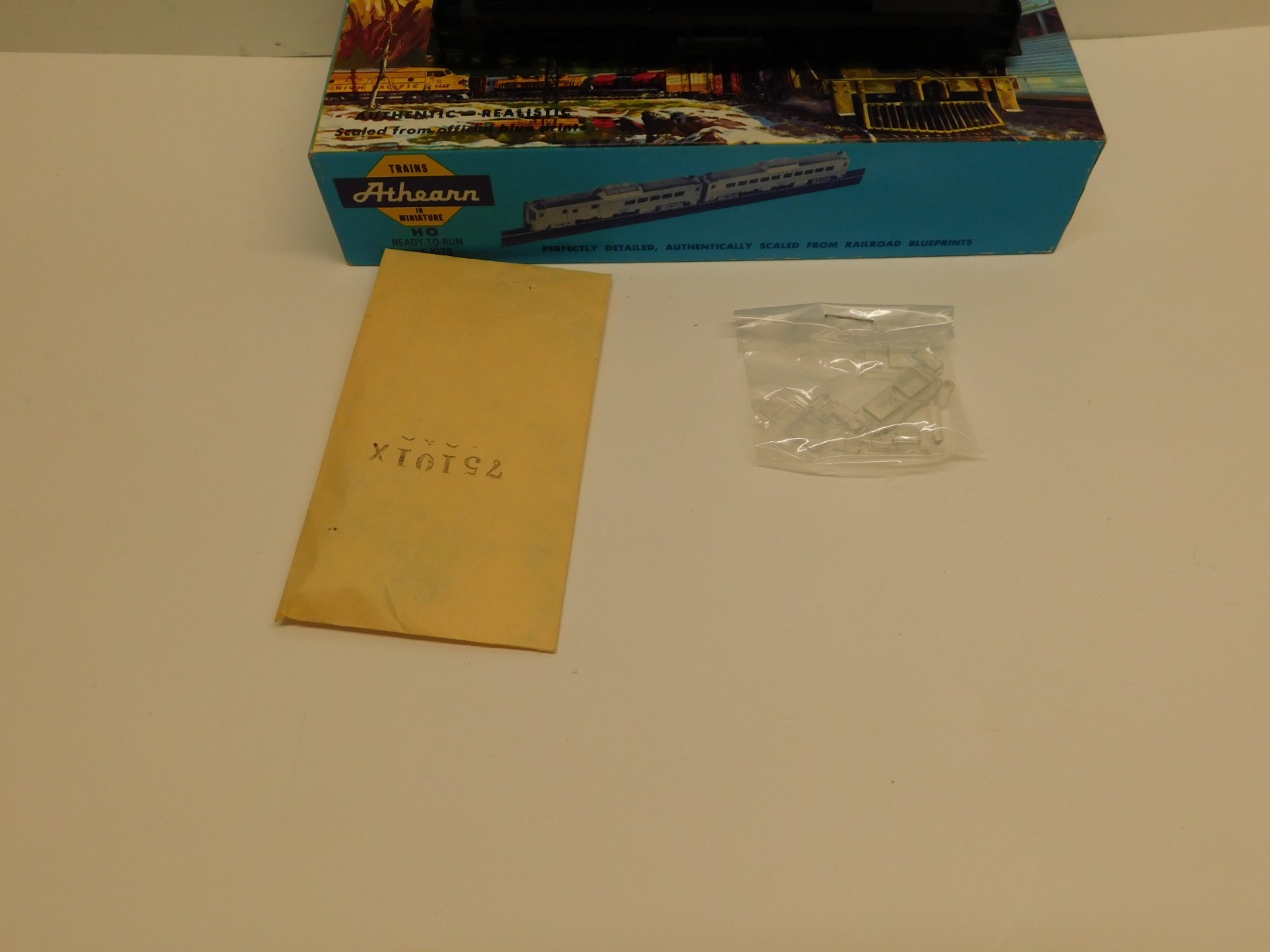 Athearn Blue Box Undecorated SW1500/SW1000 Diesel Locomotive-Unpowered Dummy A
