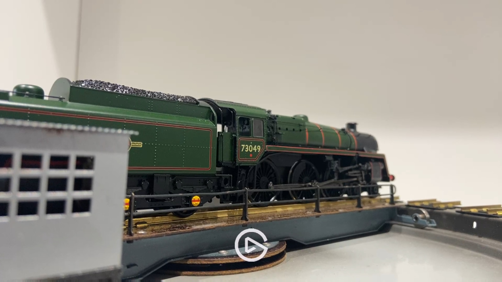 Bachmann Branchline 32-508 Standard Class 5MT 73049 BR Green Late Crest DCC