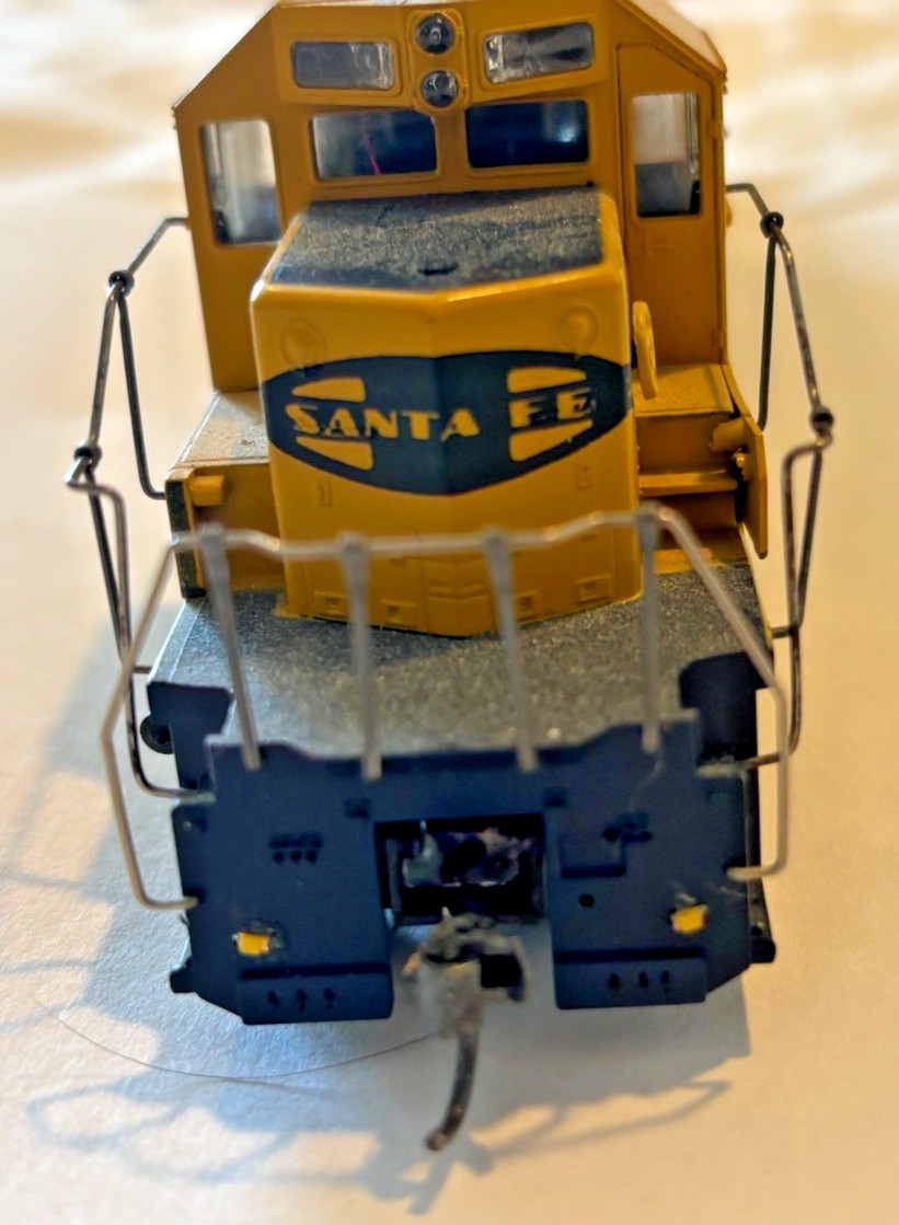 Vintage Athearn “Blue Box” HO scale SD40-2 powered locomotive, Santa Fe, Used
