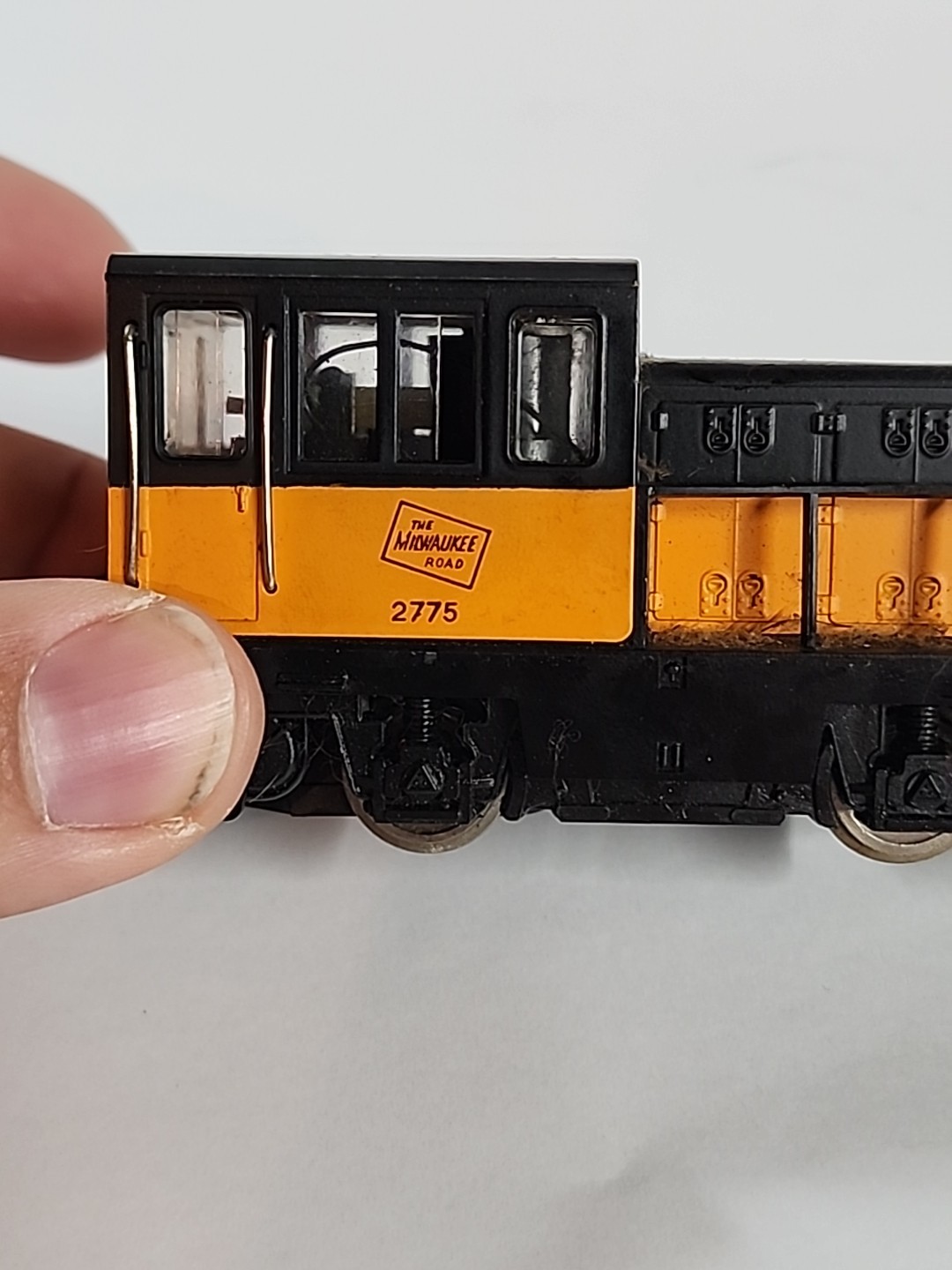 HO S THE MILWAUKEE ROAD No 2775 DOCKSIDE YARD SWITCHER Black & Orange