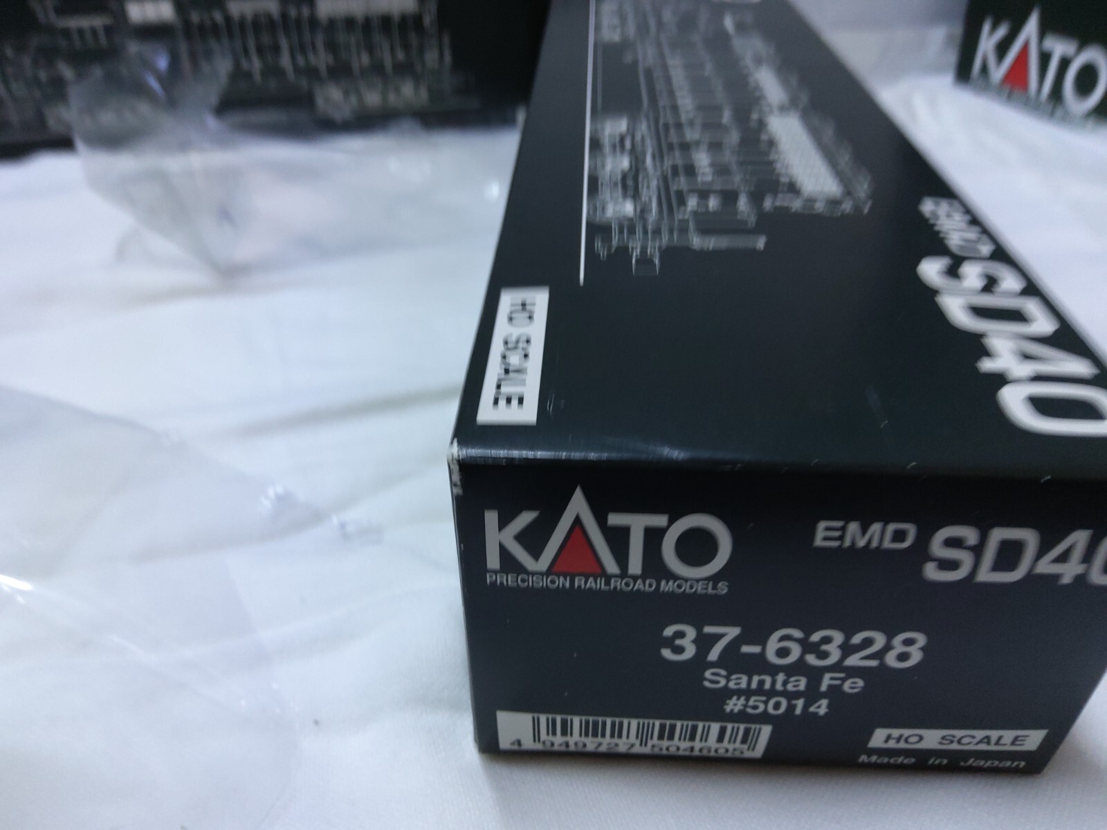 KATO HO 37 -6328 SD40 SANTA FE   NUMBER  5014