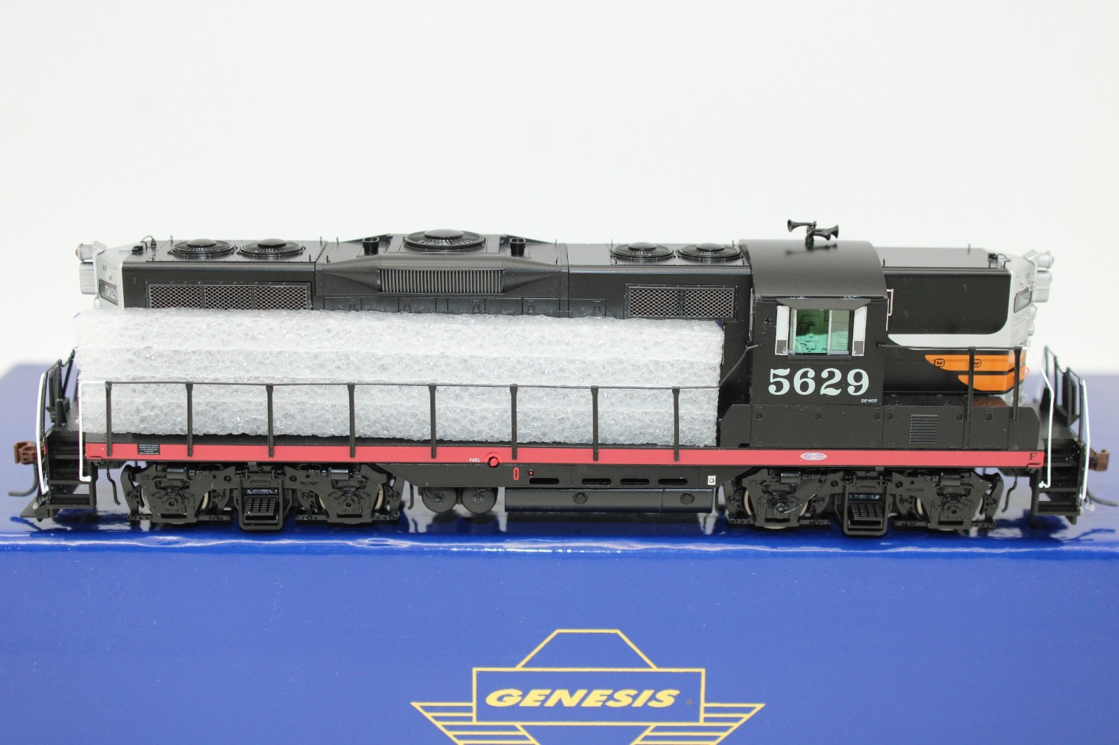 Athearn Genesis HO Southern Pacific Black Widow GP9 Diesel Locomotive DCC Sound