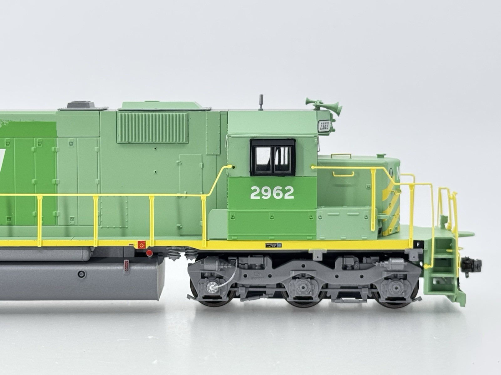 HO Athearn RTR 64397 Norfolk & Western SD39 Powered Diesel Locomotive N&W #2962