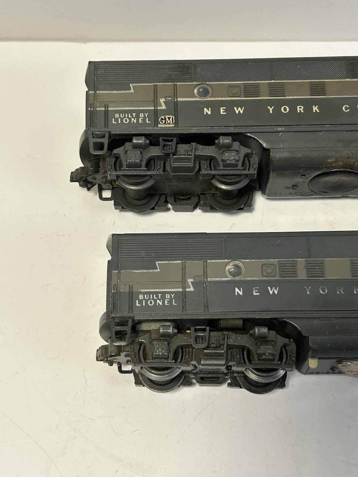 VERY RARE LIONEL #2333 LOCOMOTIVE & DUMY “NEW YORK CENTRAL” TESTED – RUNS GREATE