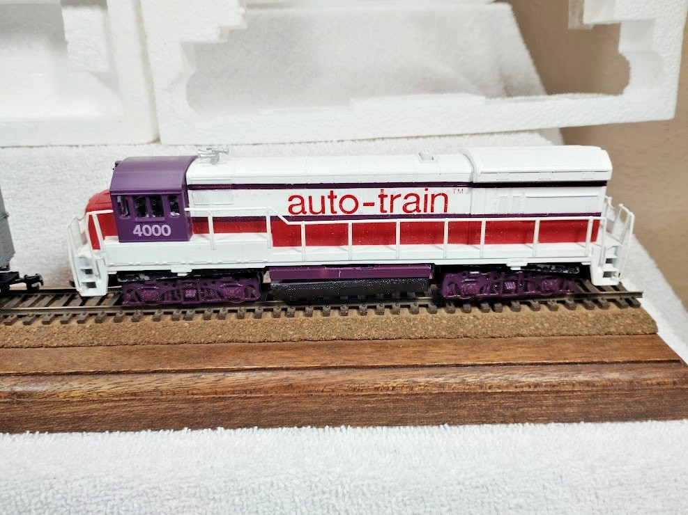 HO Scale Bachmann Diesel Locomotives Auto-Train 4000 & Santa Fe 307 (Need Work)