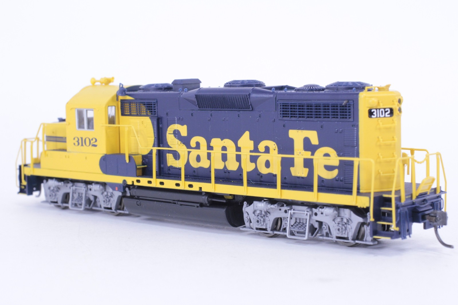 Proto 2000 HO Scale Santa Fe #3102 GP20 DC Powered Locomotive New Gears