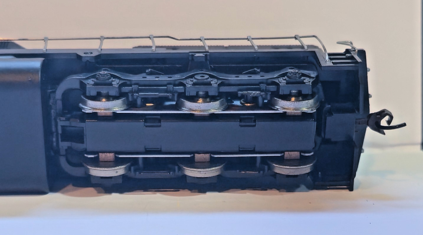 Athearn HO Undecorated SD40-2 Knuckle Couplers Metal Handrails Tested Good C-8