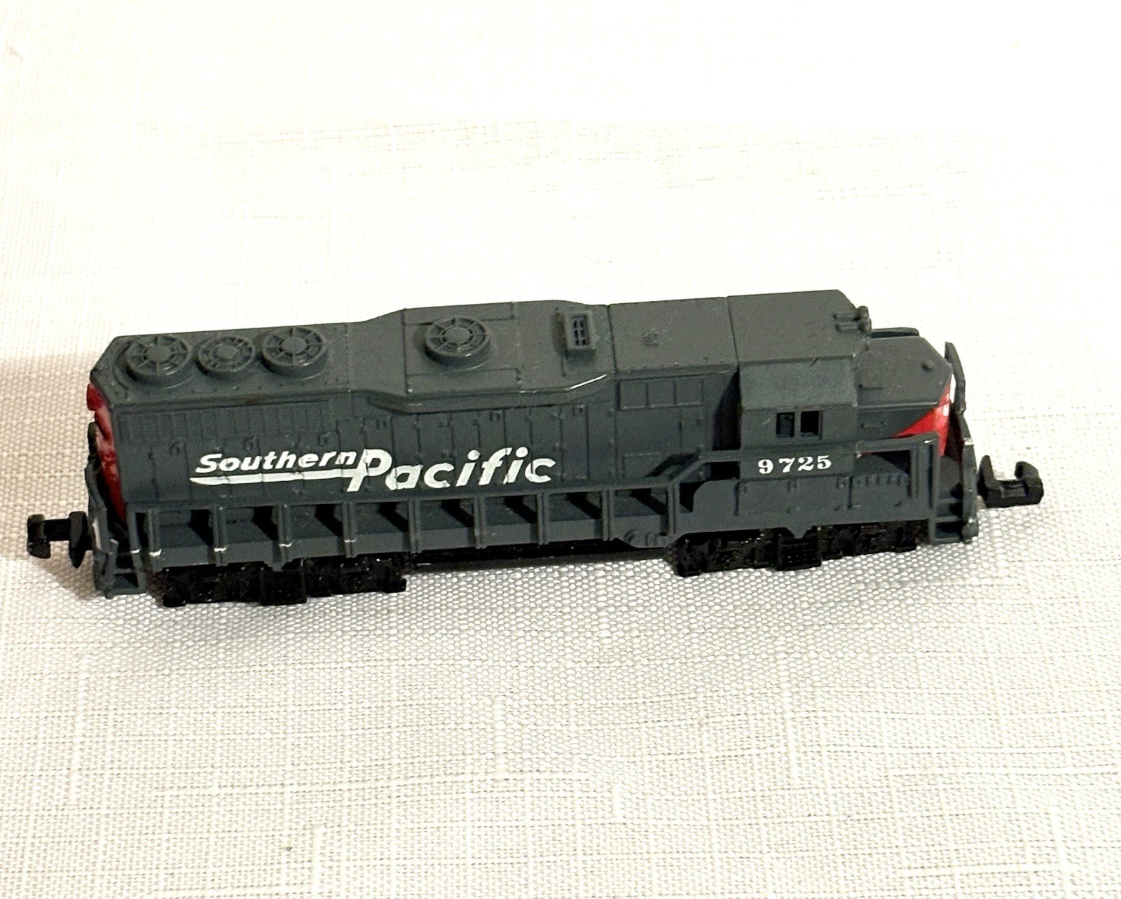 High Speed Metal Products N Scale Model Southern Pacific Diesel Locomotive