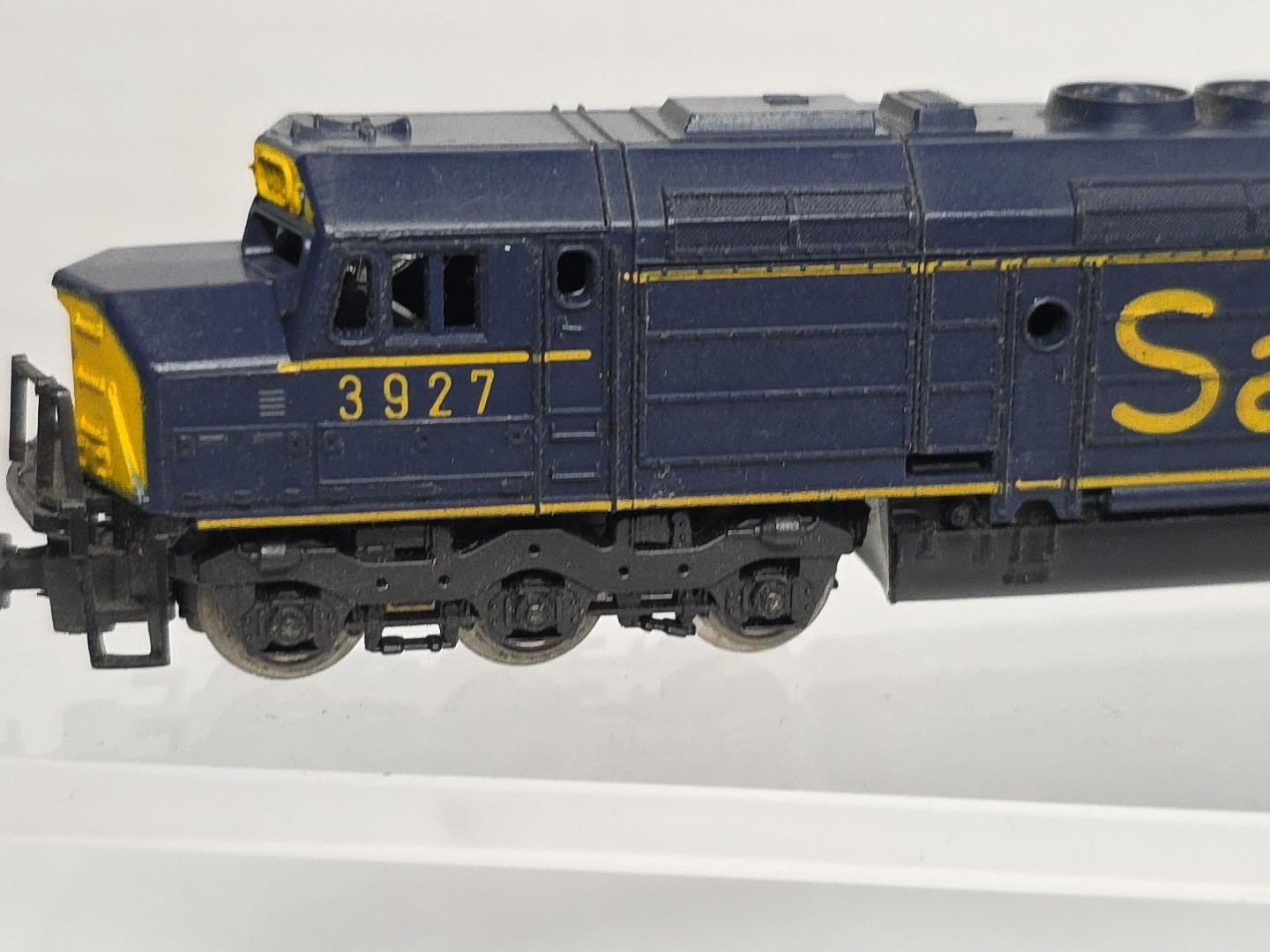 N Scale Lima Santa Fe ATSF 3927 SD-75 Diesel Locomotive Runs Read Description (A