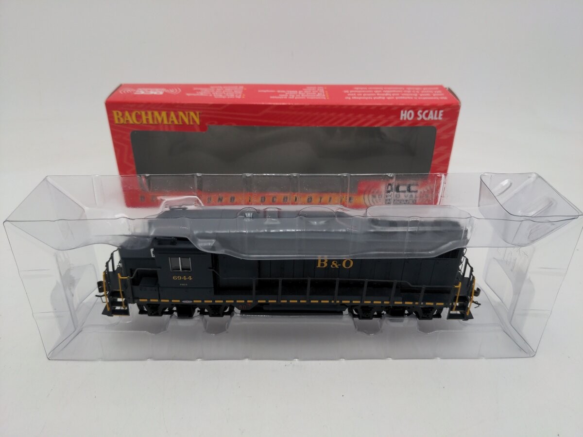 Bachmann 67601 HO Baltimore & Ohio EMD GP30 Diesel Loco #6944 w/ Sound & DCC LN