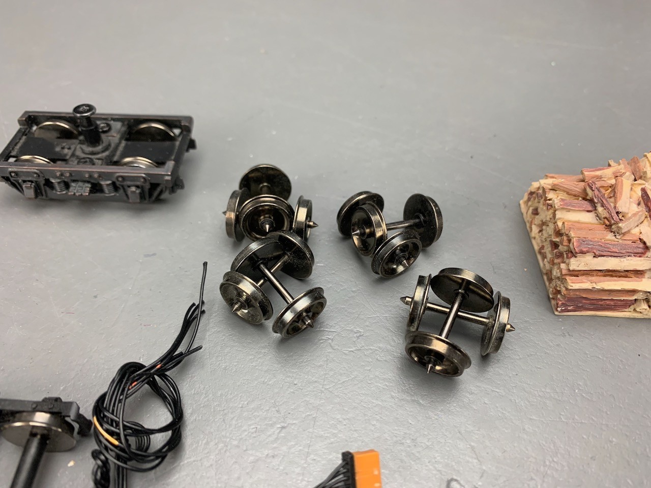 Large Lot On30 Bachmann Spectrum Locomotive Spare Parts & Trucks O3876