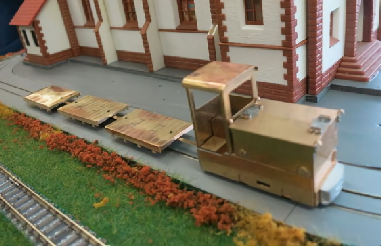 0n18 Scale P.H KOBELCO Battery Locomotive & 3 Flat Cars Kit Narrow Gauge On18