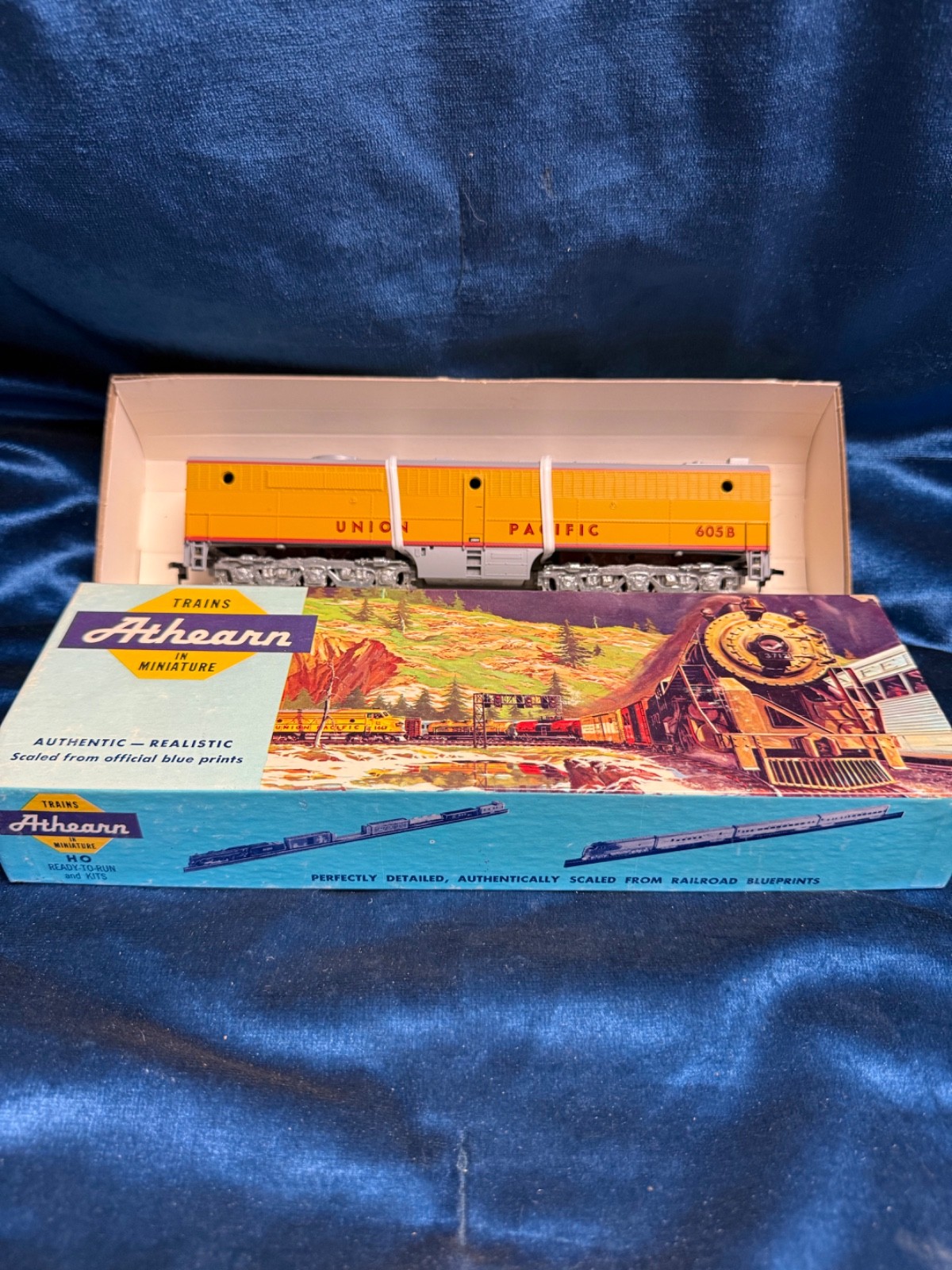 👀 Athearn HO Union Pacific 3367 ALCO PB-1 Dummy Diesel W/Original Box 👀