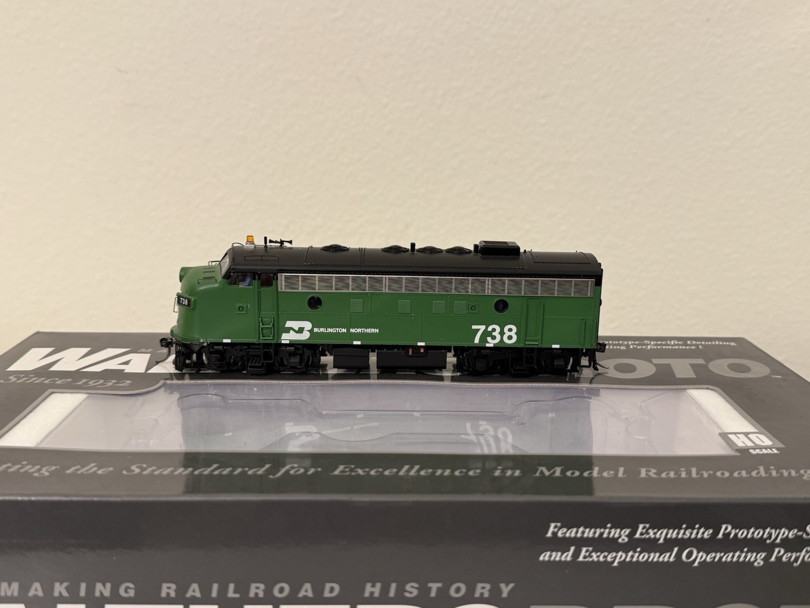 Burlington Northern #738 EMD F7A Walthers Proto DCC & Sound HO Scale