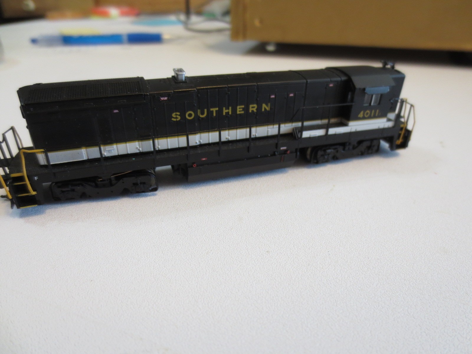 Atlas Southern GE B23-7 #4011 Diesel Locomotive N Scale DC