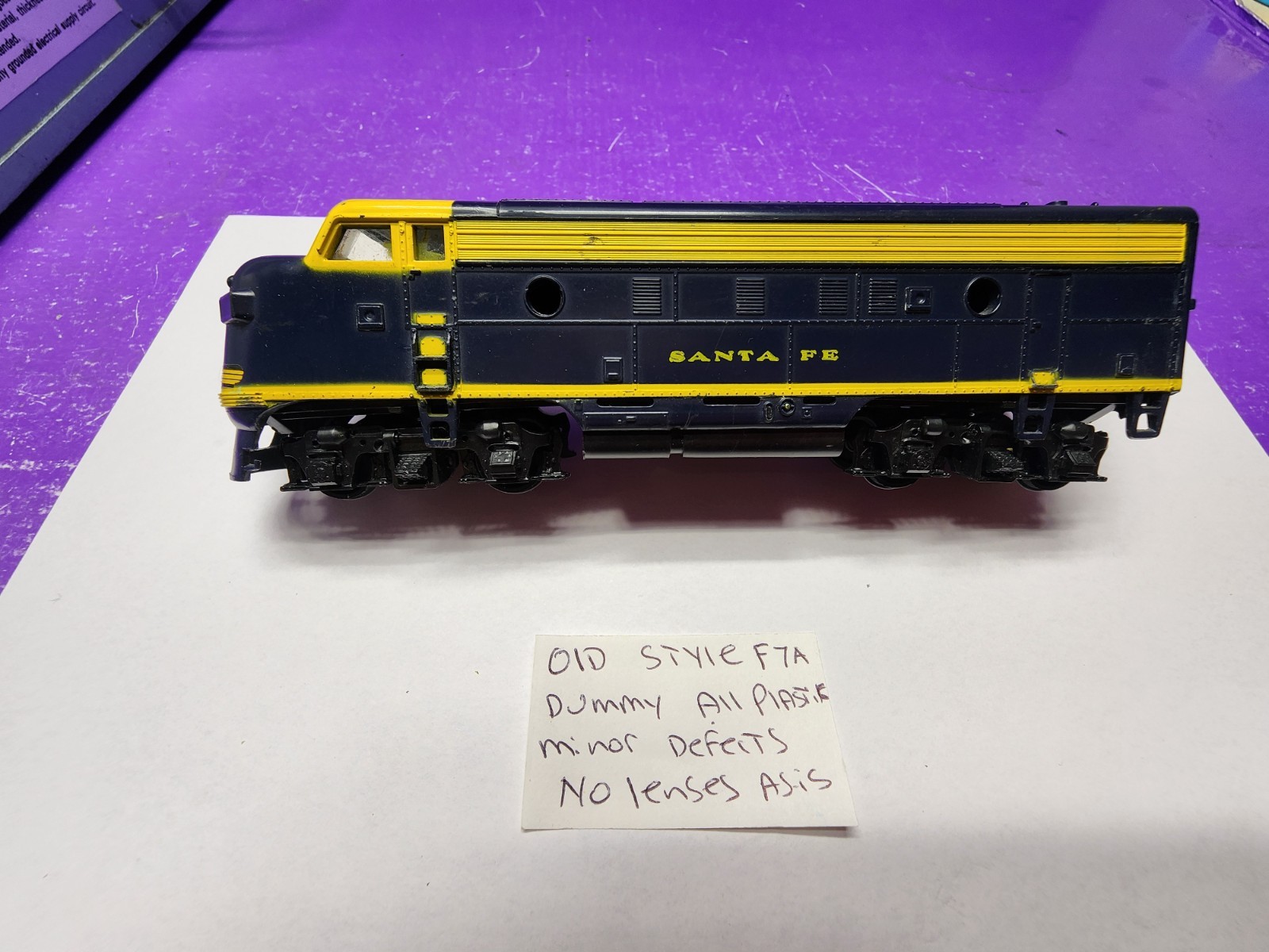 AS IS DUMMY HO SCALE SANTA-FE ATHEARN F7A LOCOMOTIVE OLD STYLE ALL PLASTIC LOT
