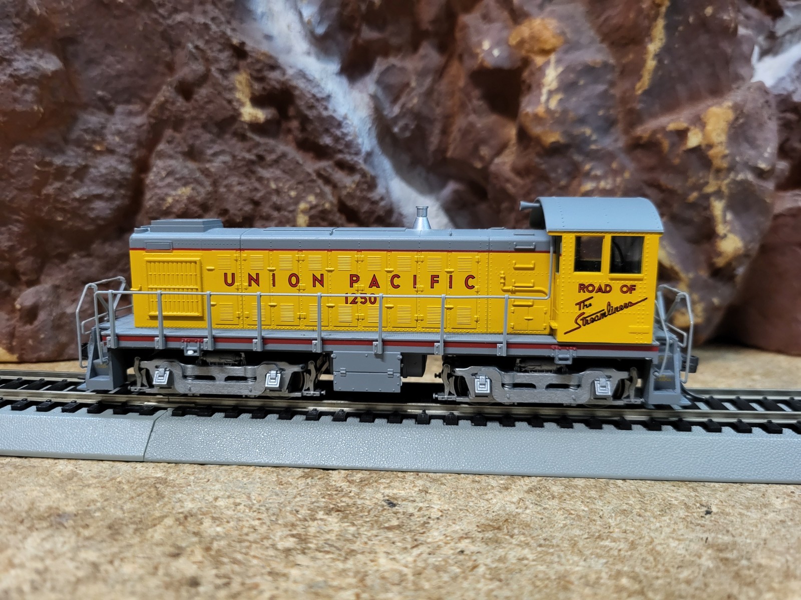 Atlas 8828 HO Scale ALCO S-3 Switcher Union Pacific #1250, $7/$3/$15 Ship