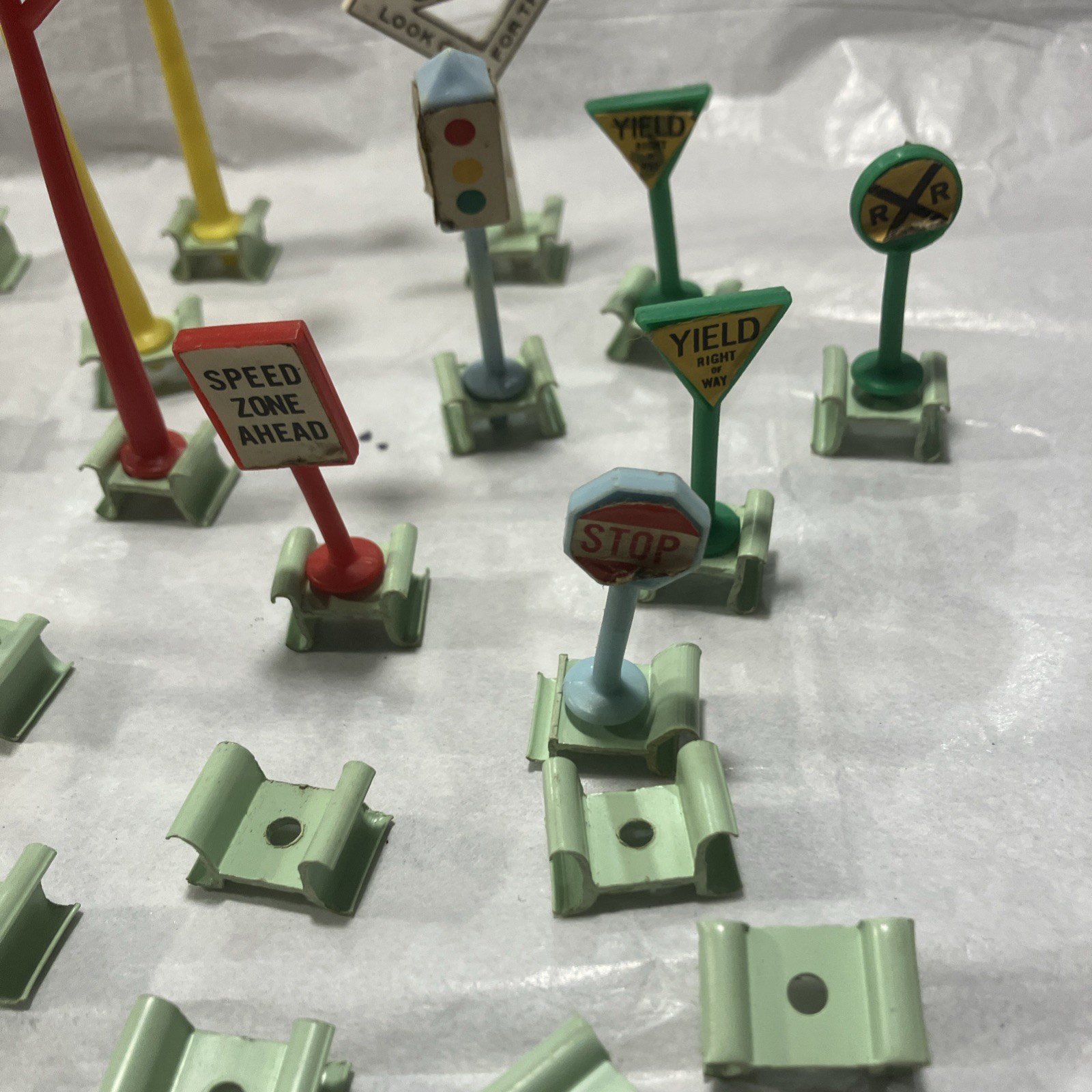 Vintage HO Scale Assorted RR & Traffic Signs, Light Posts And Extra Holders