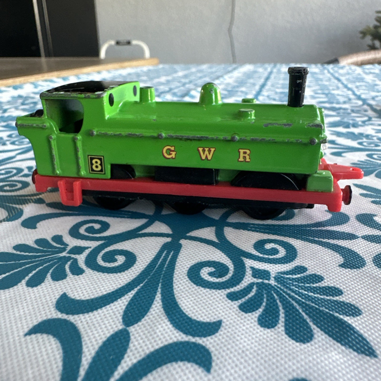 ERTL Thomas and Friends, Duck, 1990 Diecast Green Black Red Locomotive Number 8