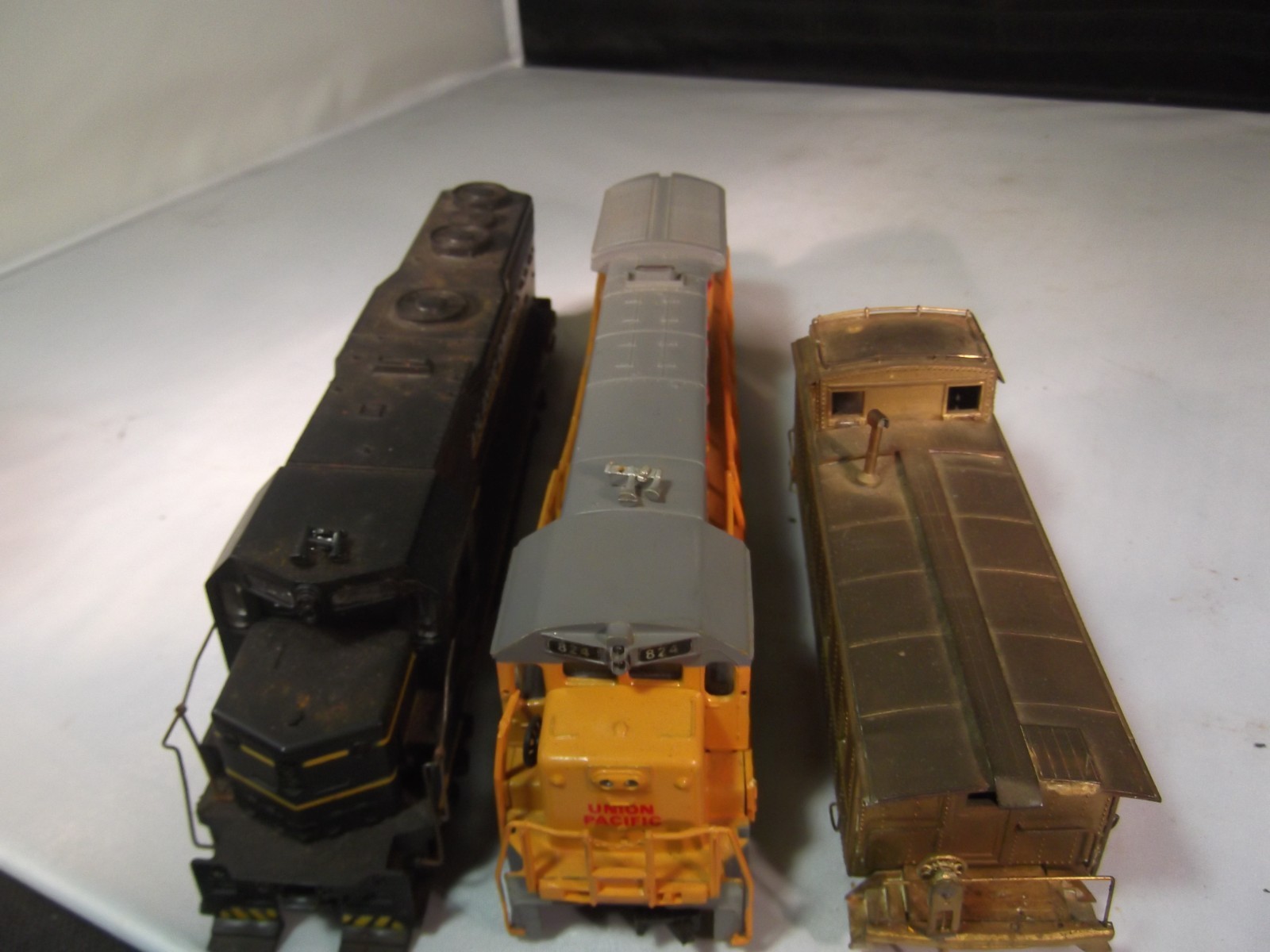 HO Scale Bachmann Locomotive Engine for Repair and a Brass Caboose from Japan