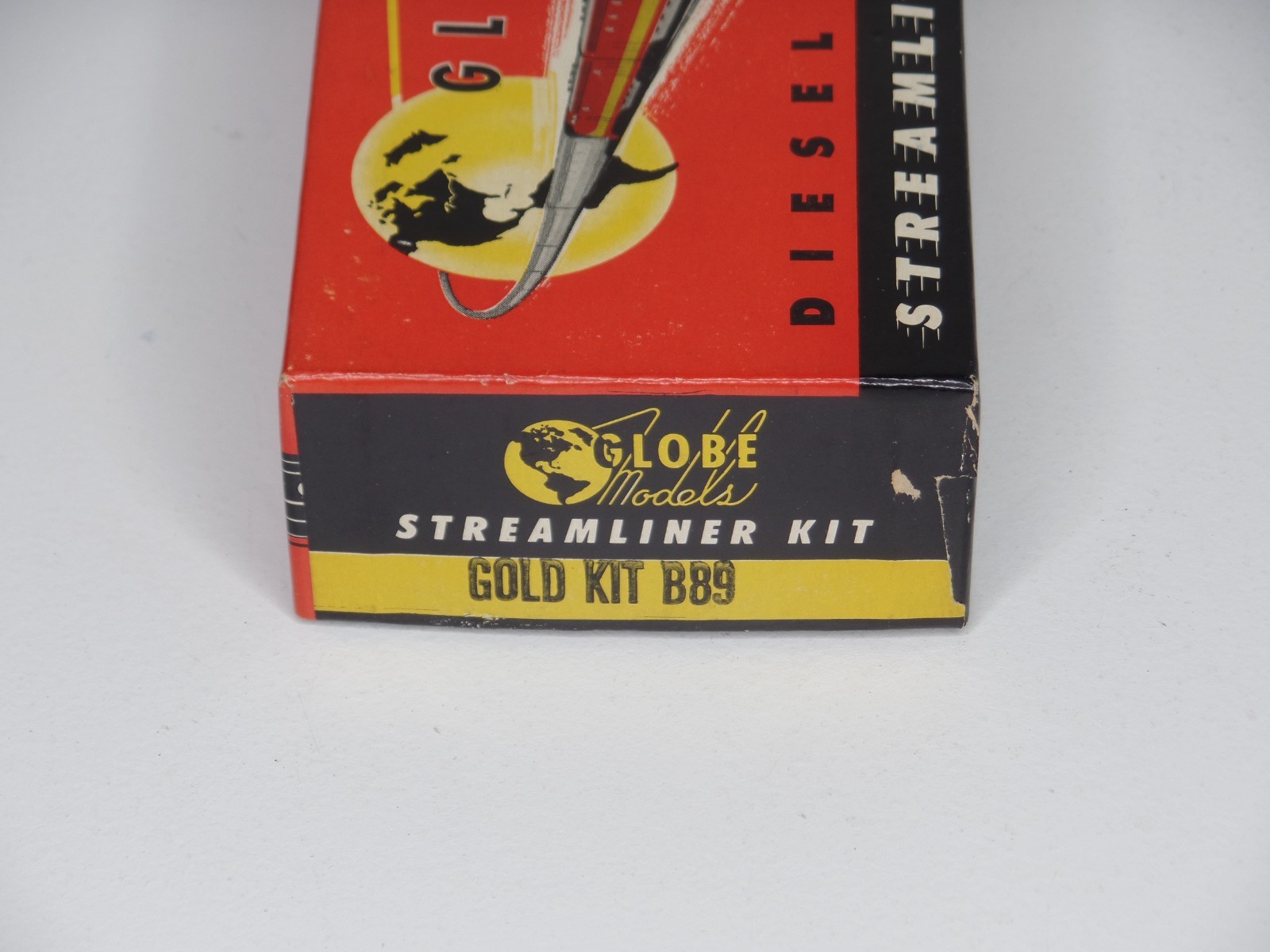Globe Models HO Scale 1:87 Diesel Streamliner Kit B89 Gold EMD F7-B Unit Unbuilt