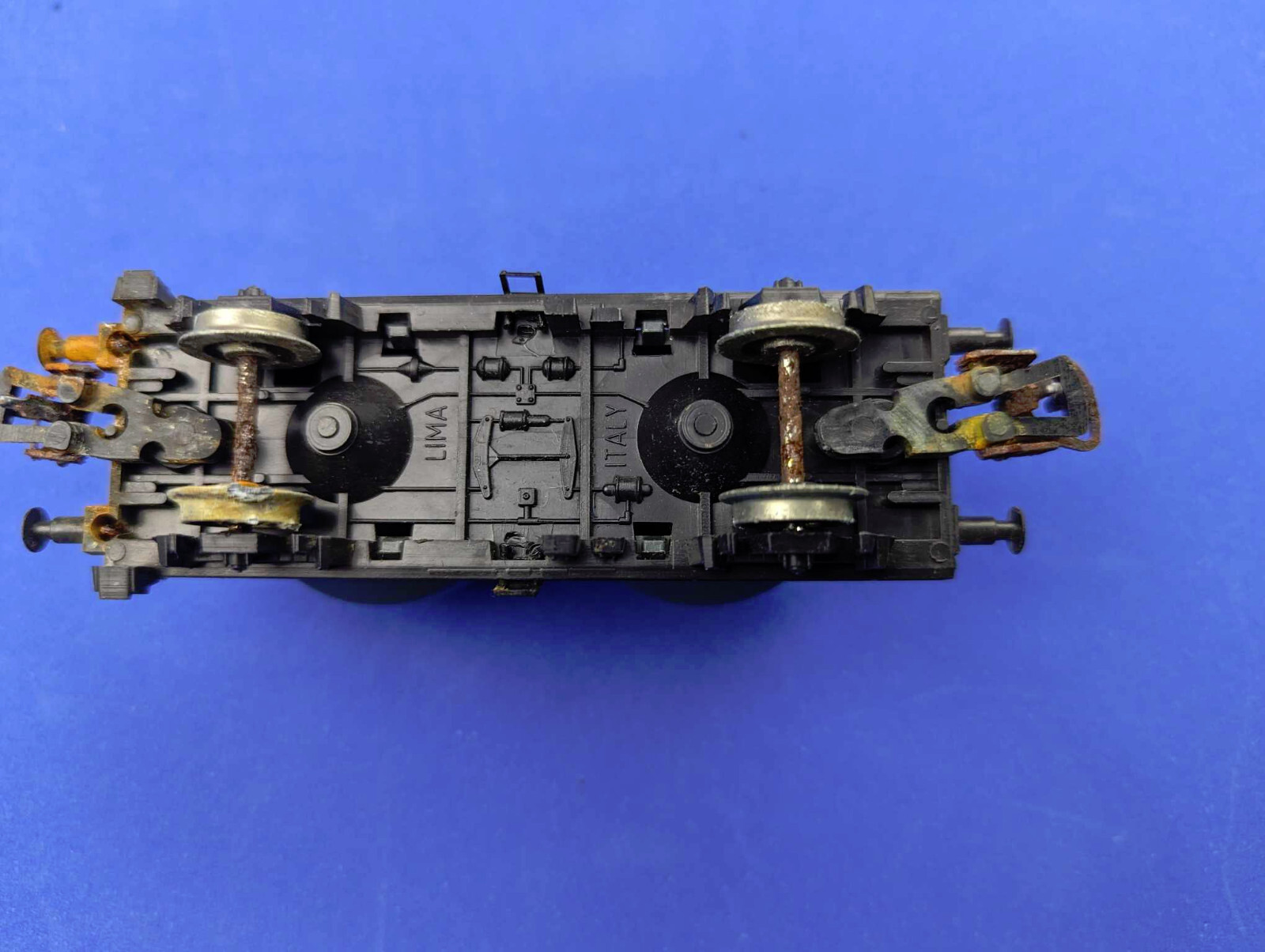 TRAIN WAGON SINGLE METAL AXLE METAL WHEELS GREYHOPPER TYPE 2013 EB00045 BIN 018