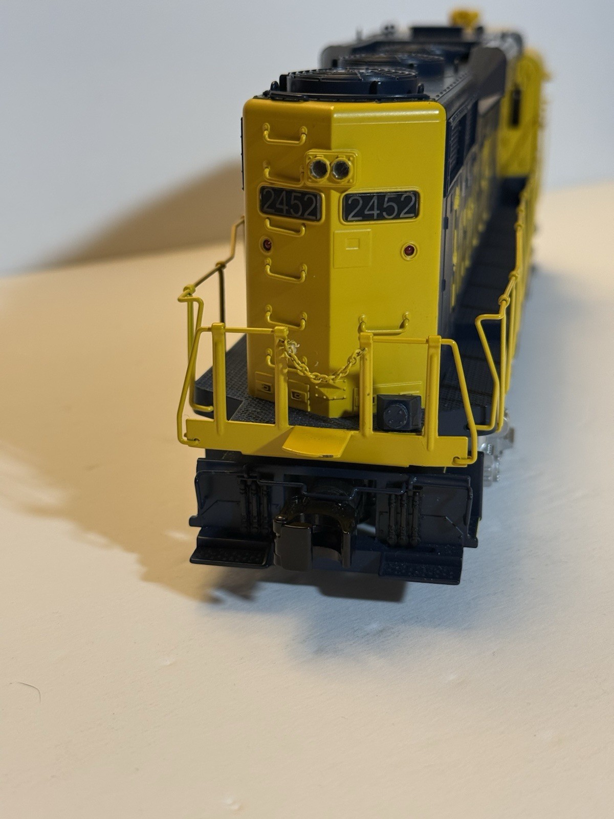 MTH 20-2398-1 O BNSF GP-30 Diesel Engine W/PS 2.0 #2452 W/ Box – See Description