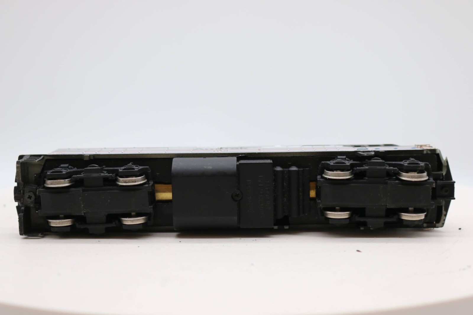 Bachmann Spectrum HO Scale DC Locomotive, Amtrak F40PH Diesel Phase III #304