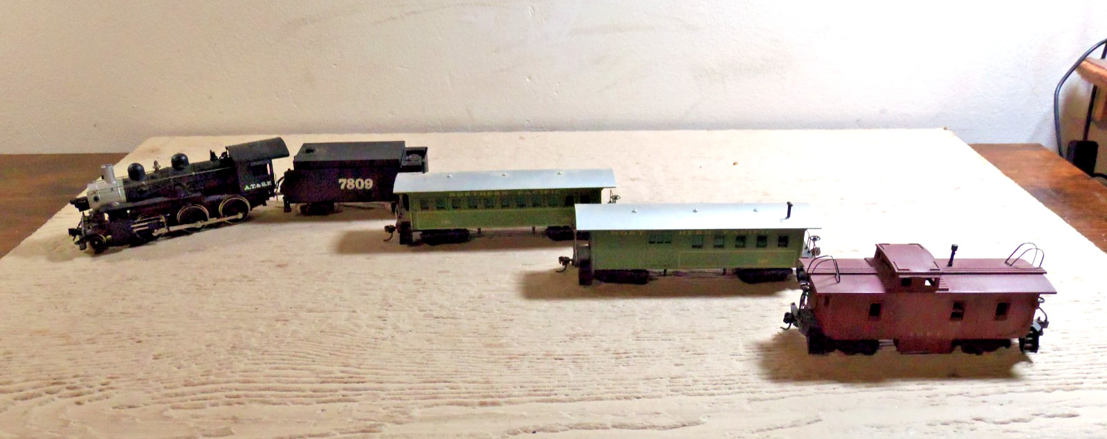HO Scale Mehano Santa FE 2-6-0 Steam Loco Tested, Passenger Cars, Caboose